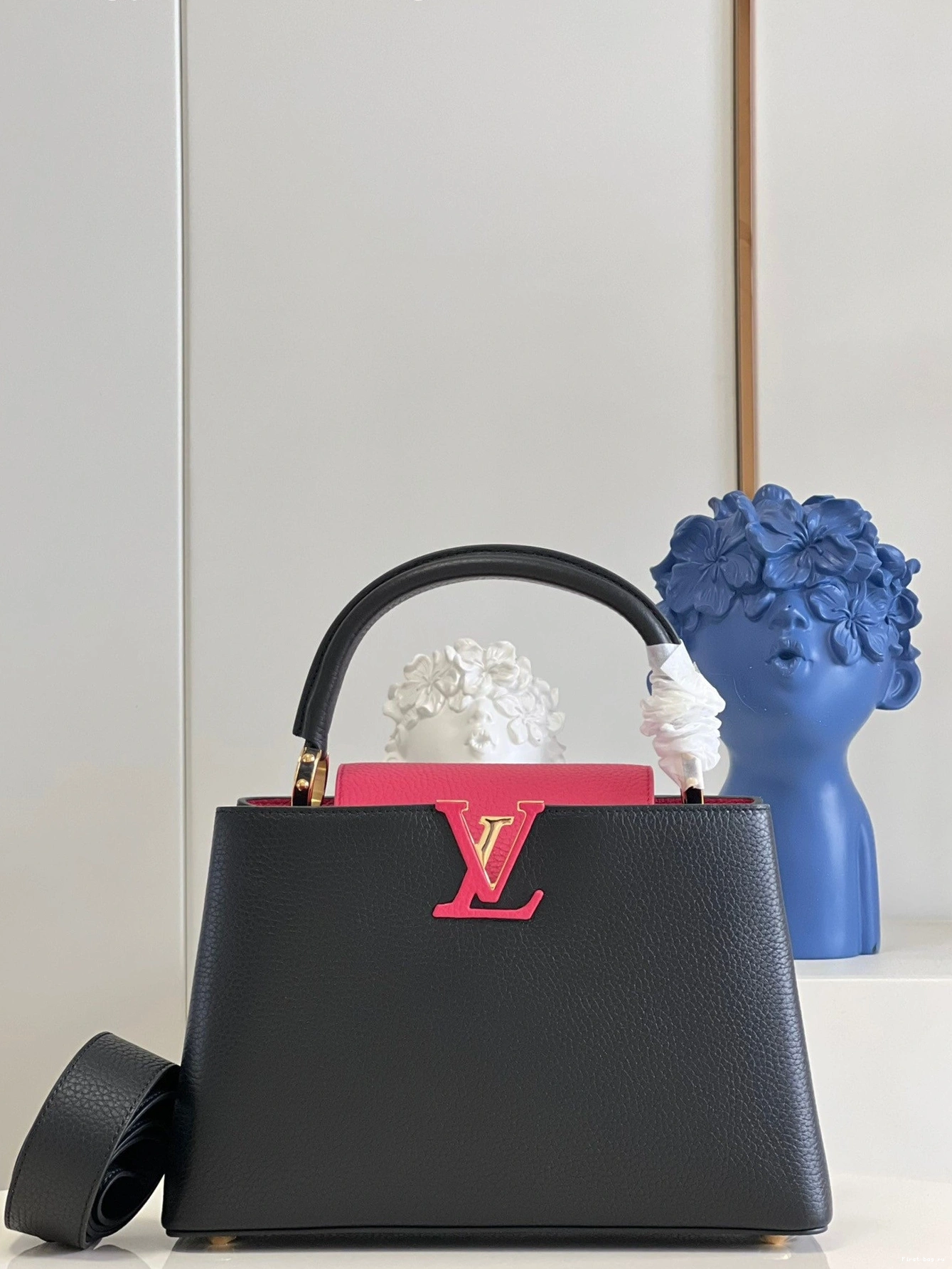 First bag ru Louis MM Vuitton CAPUCINES 0805
